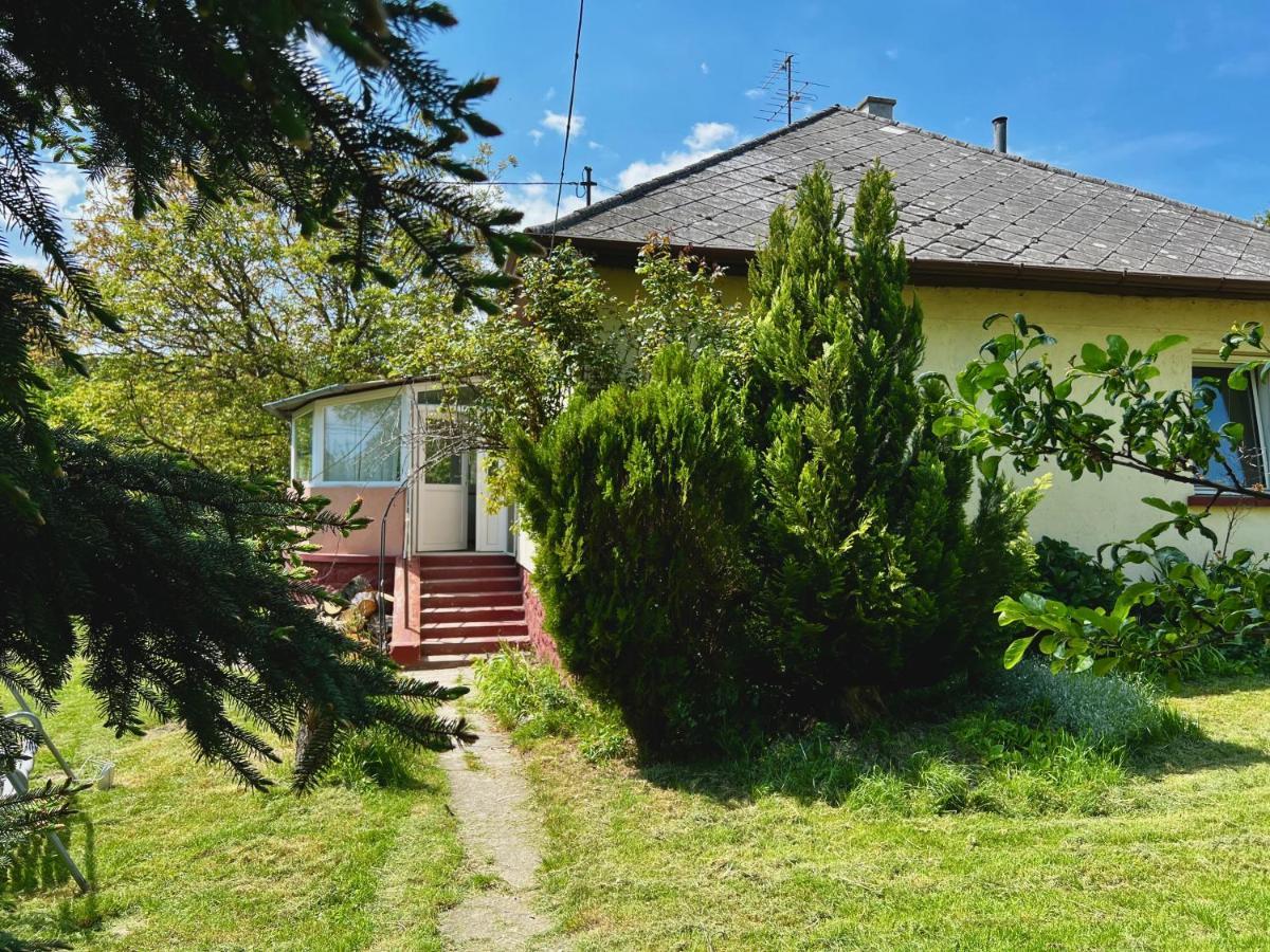 Csodakertes Kishaz Balatonfuzfon Villa Exterior photo